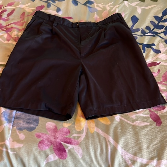 Black shorts - Picture 2 of 7